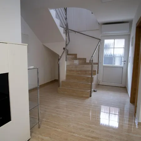 Villa Raj Petrovic Ni